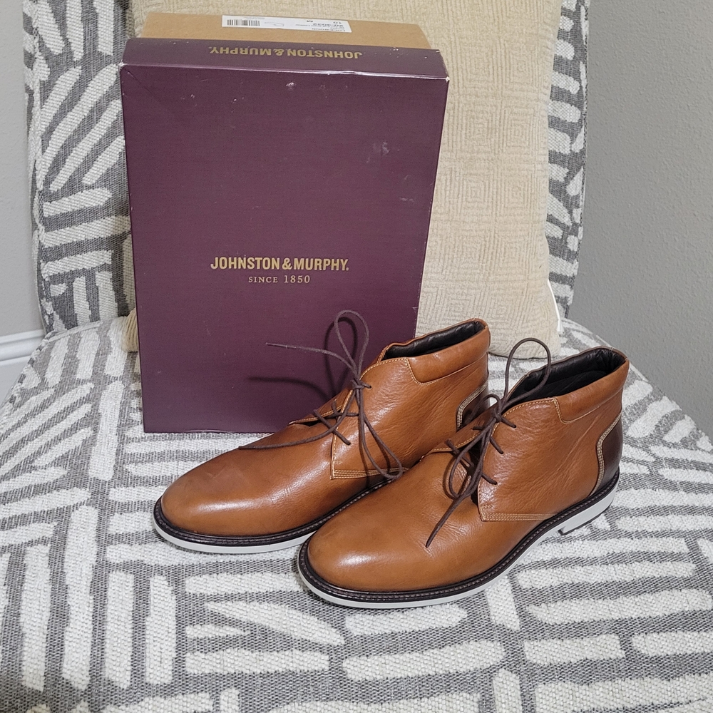 MEN Johnston & Murphy Tan Chukka Boots - Picture 2 of 5
